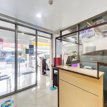 Oyo 893 Dian Suites Makati Manila Exterior photo