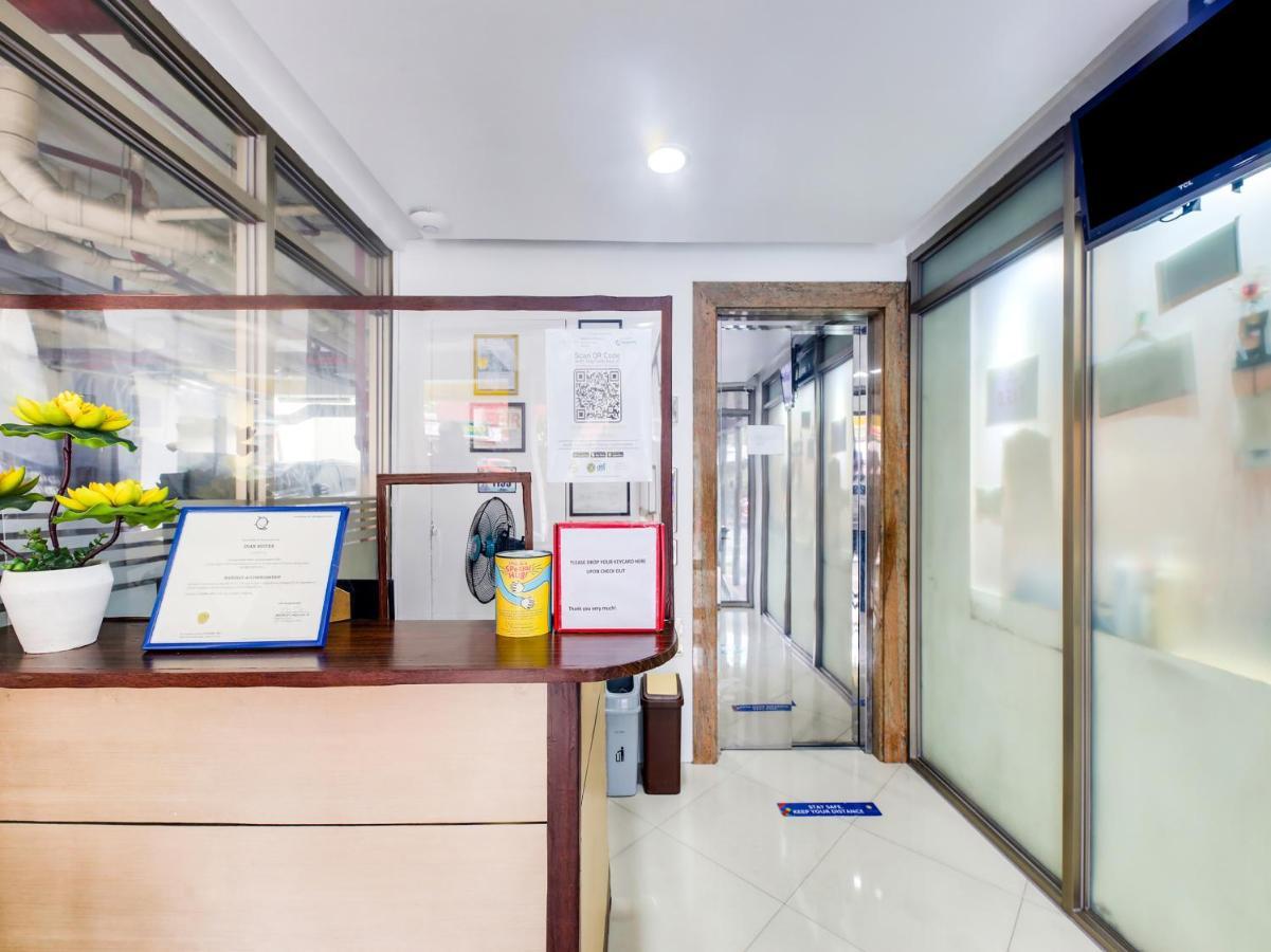 Oyo 893 Dian Suites Makati Manila Exterior photo