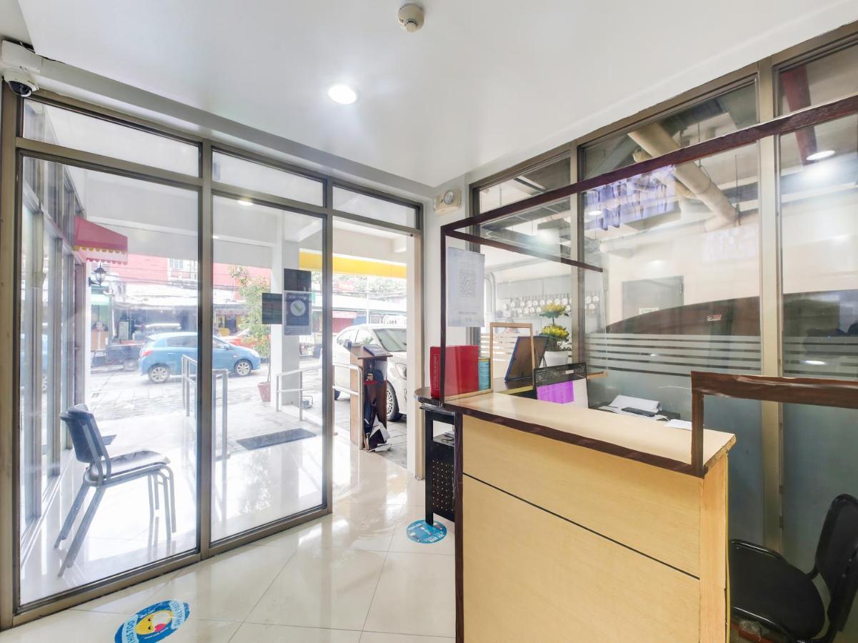 Oyo 893 Dian Suites Makati Manila Exterior photo