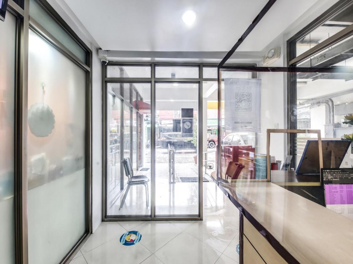 Oyo 893 Dian Suites Makati Manila Exterior photo