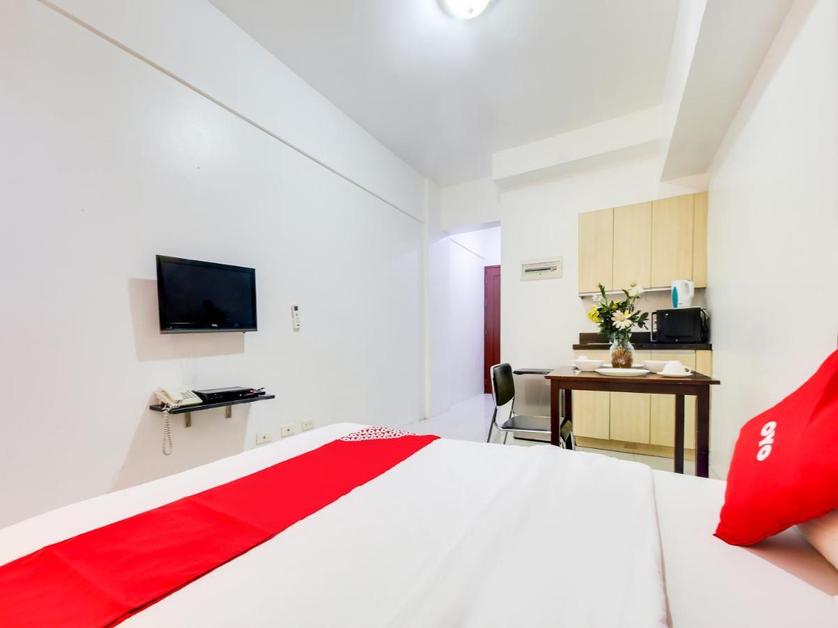 Oyo 893 Dian Suites Makati Manila Exterior photo