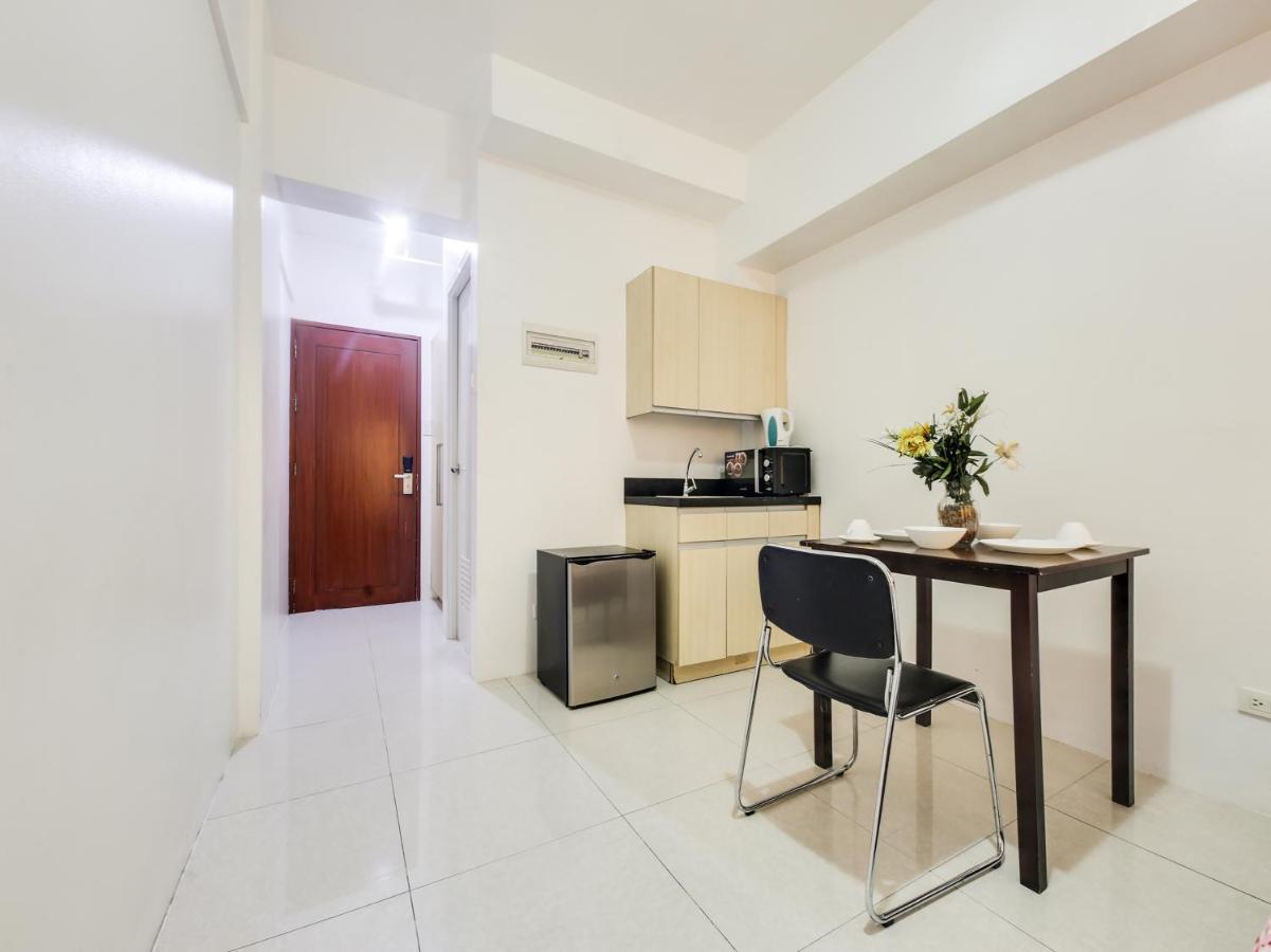 Oyo 893 Dian Suites Makati Manila Exterior photo