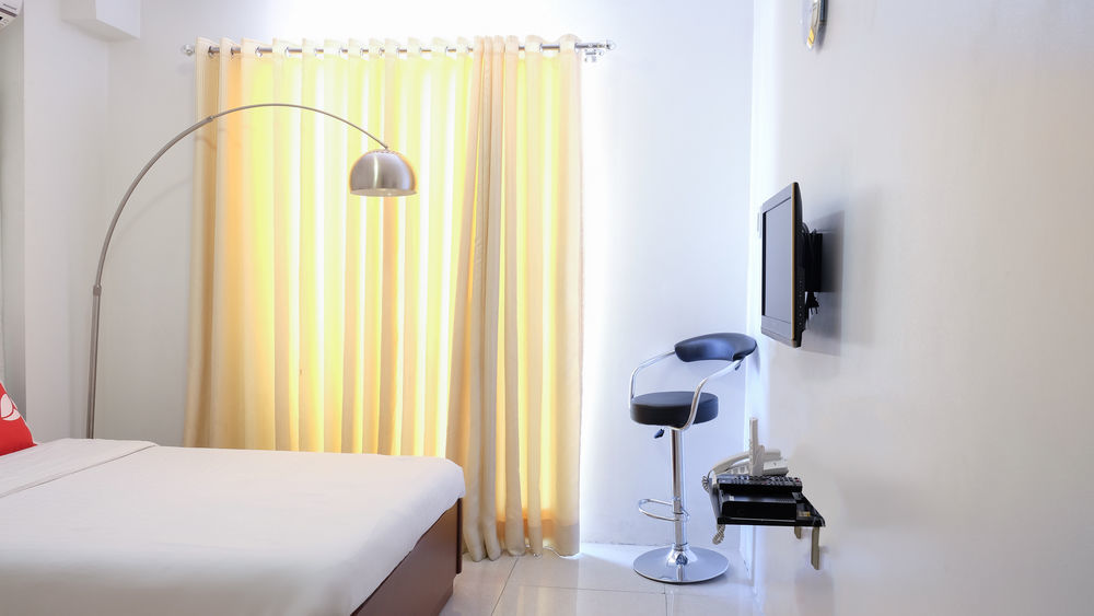 Oyo 893 Dian Suites Makati Manila Exterior photo