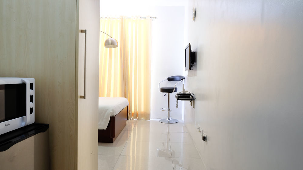 Oyo 893 Dian Suites Makati Manila Exterior photo
