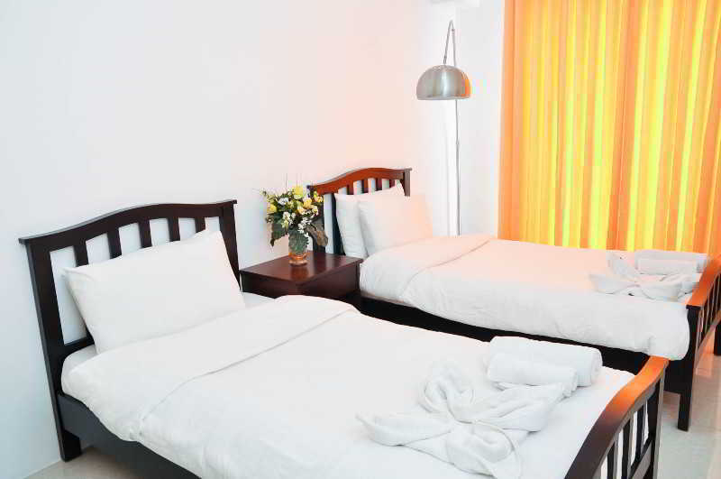 Oyo 893 Dian Suites Makati Manila Exterior photo